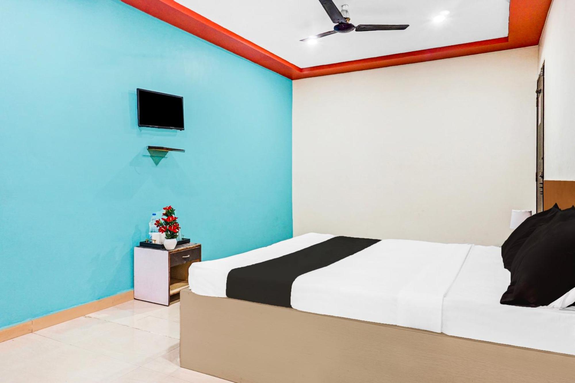 Hotel O Royal Lodge Koregaon Exterior photo